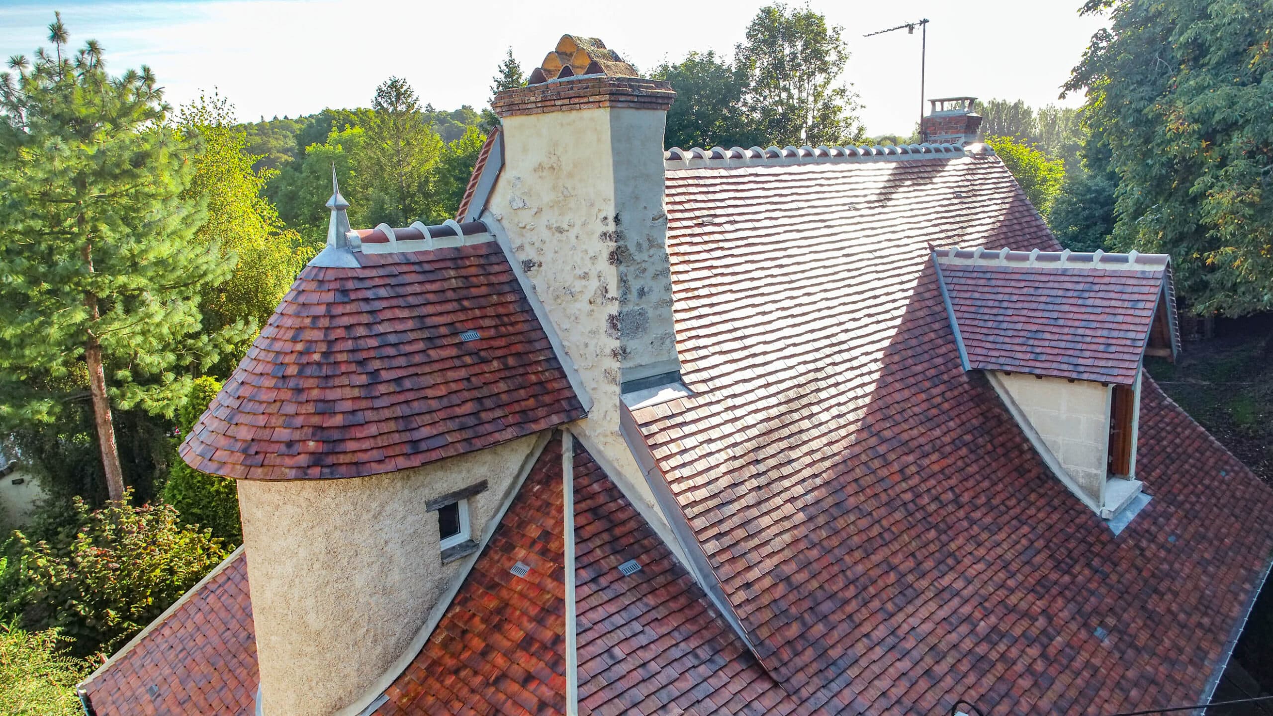 Toit d'une maison ayan eu une couverture